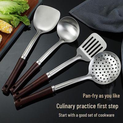Set de Ustensile de Bucătărie din Patru Piese: Spatulă din oțel inoxidabil, Lingură perforată, Polonic de supă, Mâner din lemn masiv, Anti-arsuri