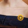 Broche Tournesol Incrustée de Diamants: Épingle de corsage gagnante de championnat pour des accessoires de costume élégants