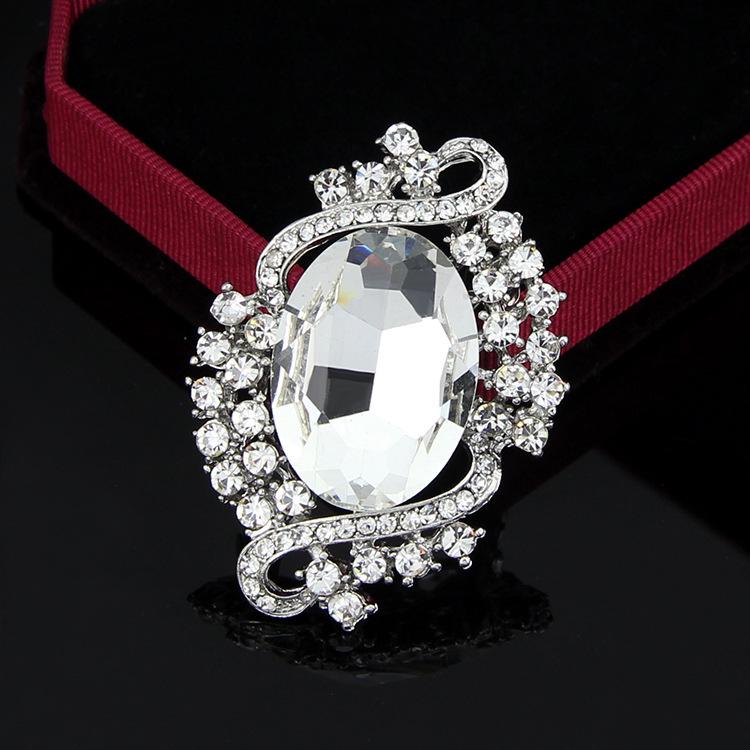 Elegant Women's Brooch: Large Glass Rhinestone Lapel Pin for Weddings and Bridal Bouquets