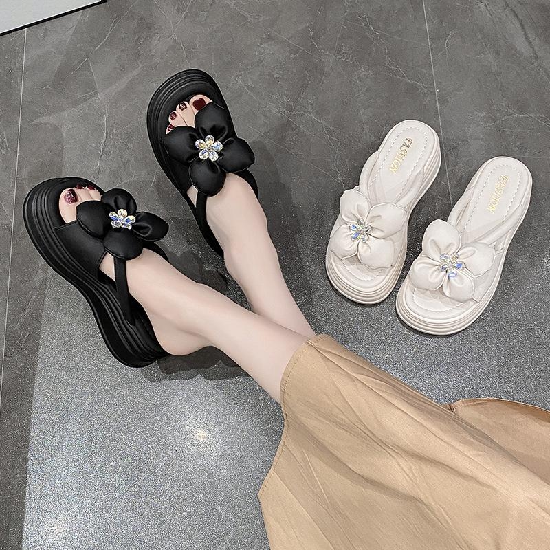 Thick-bottomed Soft-bottomed Cool Slippers Female Outer Wear Fairy Wind 2025 New Summer Internet Celebrity Fashion Versatile Muffin Slippers