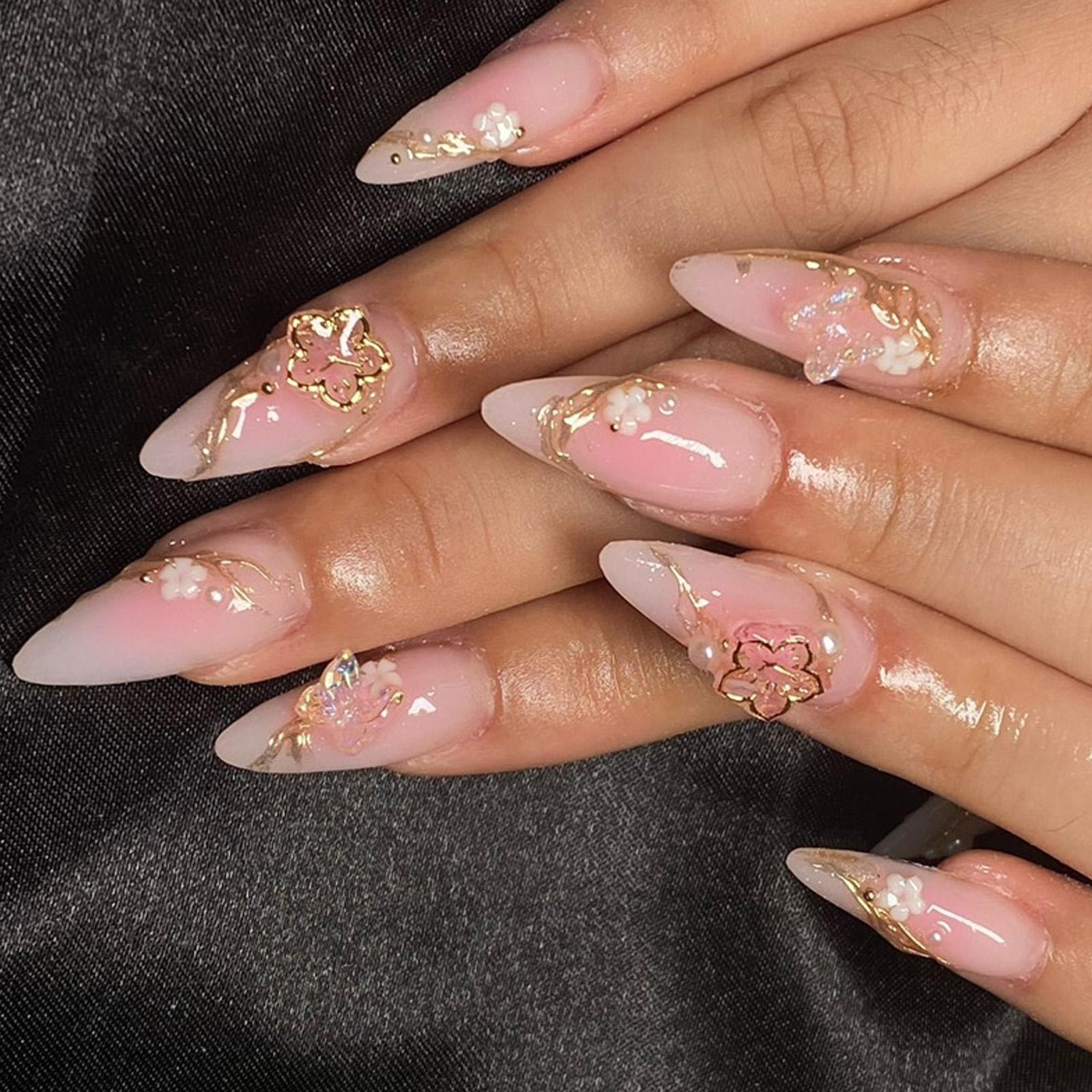 

24 штуки коротких миндалевидных накладных ногтей полного покрытия, самоклеящийся акриловый набор для ногтей с 3D цветочным жемчужным шармом для женщин