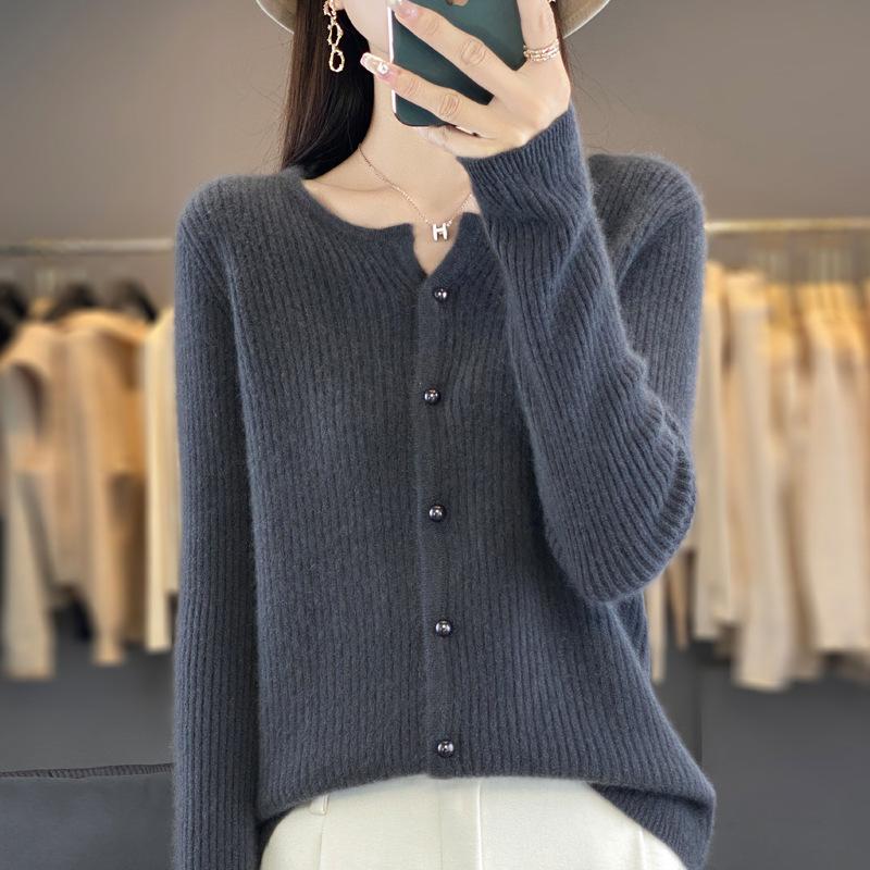 

Новый высококачественный вязаный кардиган с V-образным вырезом и вертикальной полоской для начала осени, универсальное пальто XL серый
