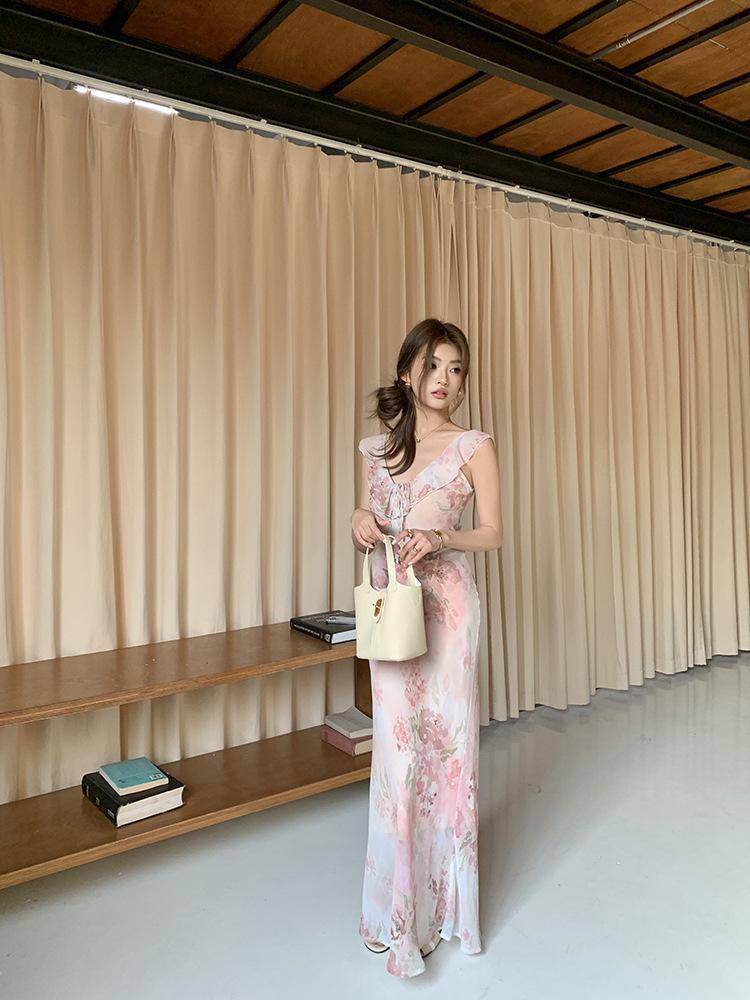 French Floral Print Dress, Spring/Summer 2026 – Elegant, Waist-Cinching, Slim-Fitting, Long Skirt.