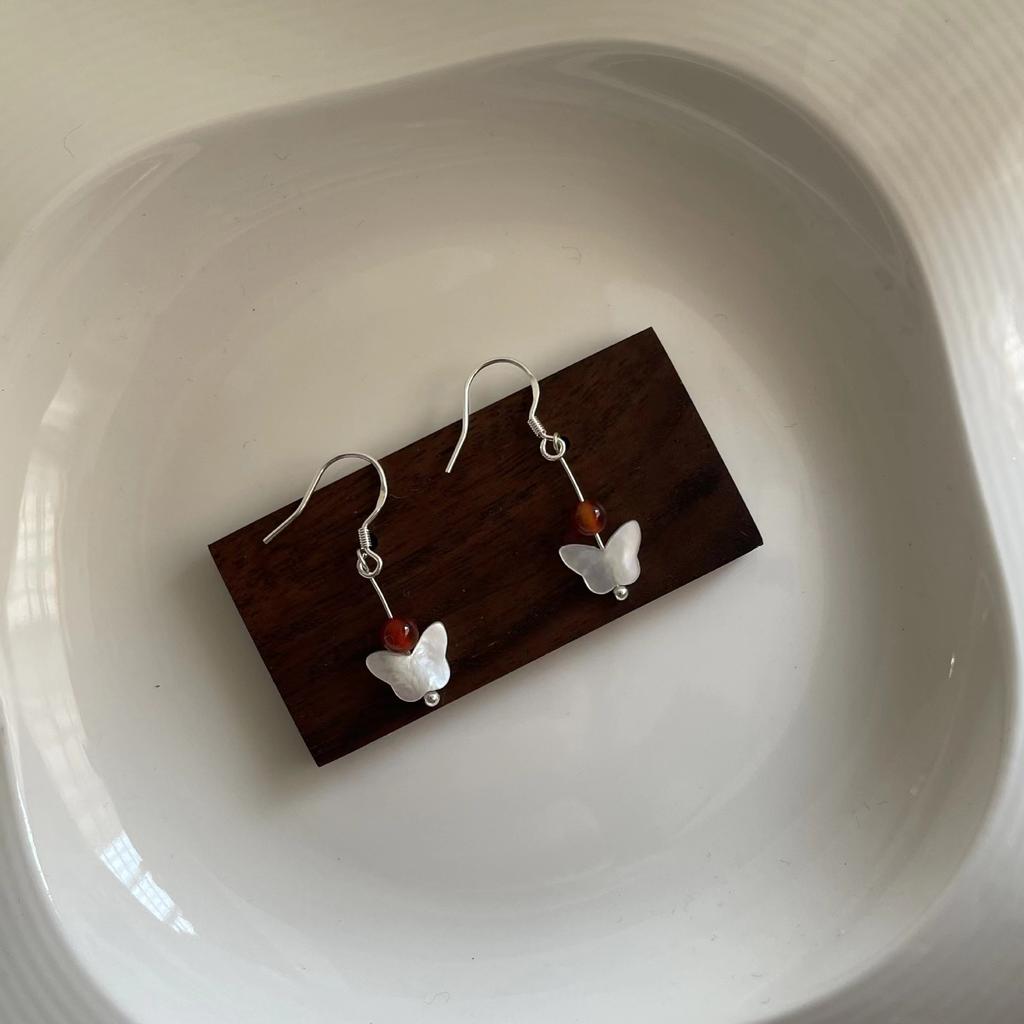 Literary and retro butterfly agate earrings, simple and versatile temperament small earrings jewelry