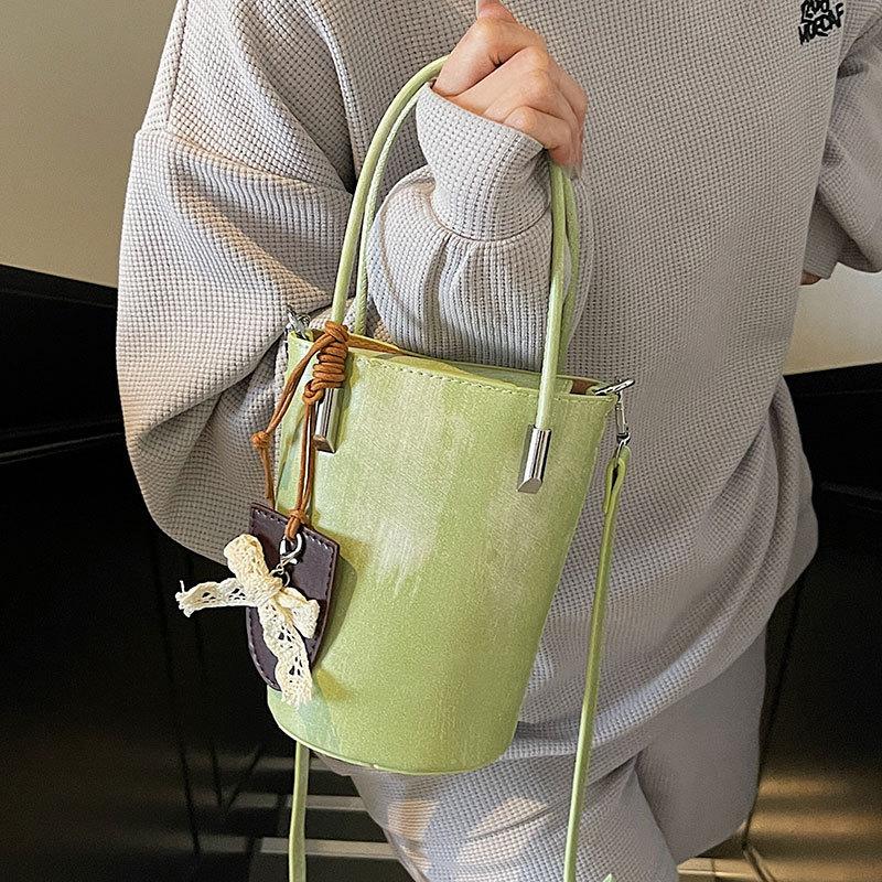 Wholesale New Product Simple Solid Color Korean Version Personalized Niche Portable Bucket Bag Fashionable Versatile High Sense Messenger Women's Bag