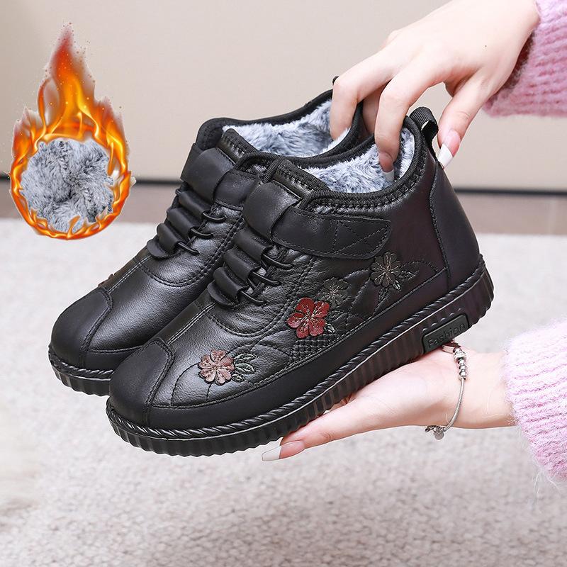Cotton Shoes Women's New Winter Old Beijing Velvet Thickened Warm Soft Sole Non-slip Mother Shoes Medium and Old Cotton Boots