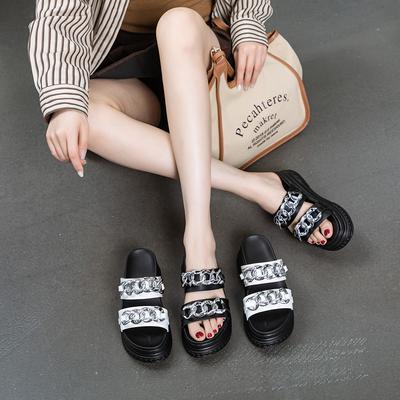 Thick-bottomed Simple Beach Cool Slippers Women's Summer 2025 New Solid-color Metal Chain Open-toe Two-character Slippers Women