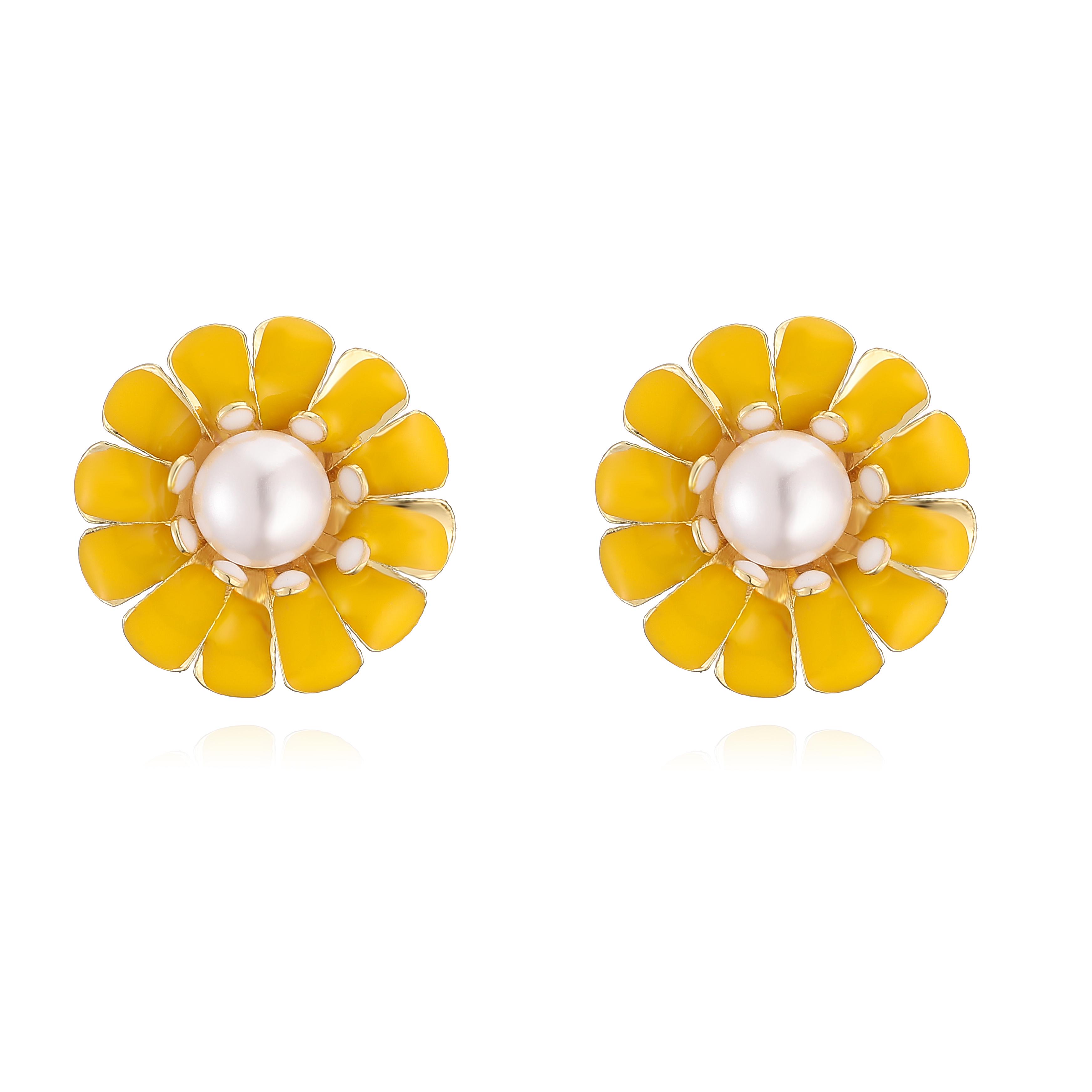 

Enamel-Glazed Coloured Daisy Flower Stud Earrings: Fresh Summer Jewellery for Women – Copper Metal Body Accessories жовтий