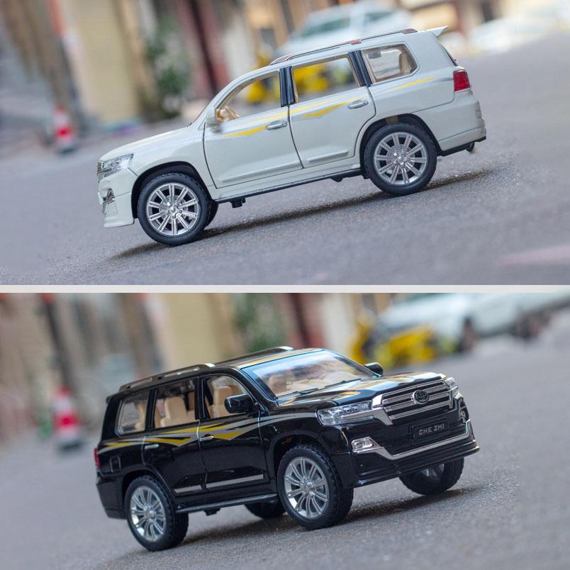 Model autíčka Toyota Land Cruiser v měřítku 1/24, stahovací autíčko se zvukem a světlem pro děti Batole Kluci Dívčí Dárková kolekce