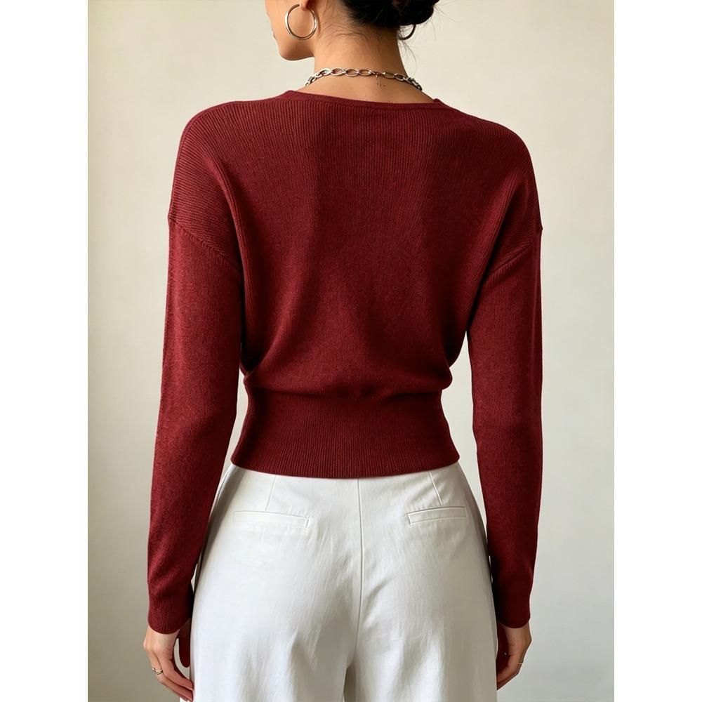 Maglione da donna a maniche lunghe in maglia tinta unita, elegante, scollo a V incrociato, aderente in vita, valorizza la figura, minimalista, camicetta