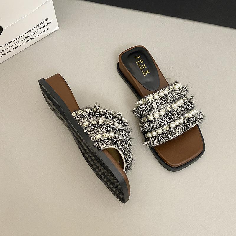 Small Fragrant Style Slippers Women Wear 2025 Summer New Internet Celebrity Versatile Cute Word Flat Bottom Seaside Cool Slippers