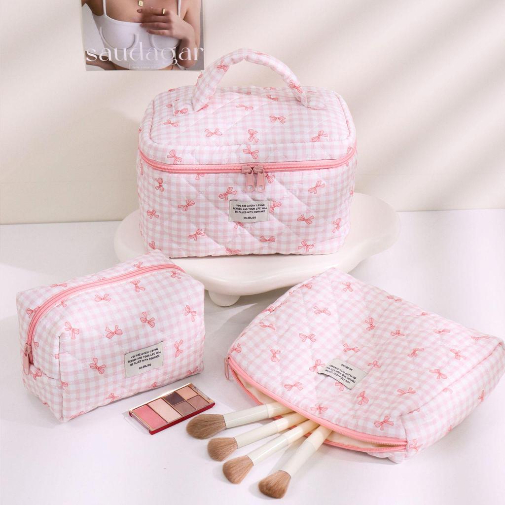 "Large Capacity Cherry Cat Quilted Cosmetic Bag – Cute & High-Value for Students"