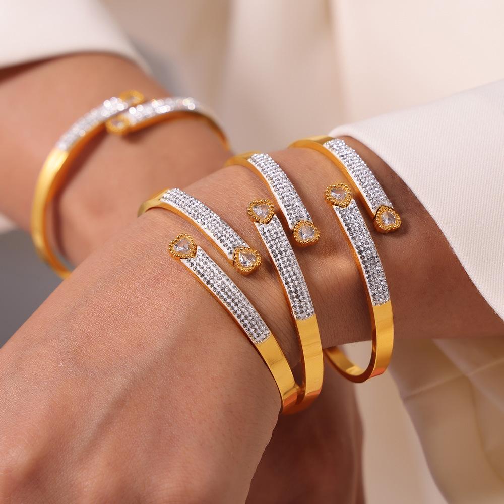 Titanium Steel Non-fading Open Spring Bracelet Fashionable Light Luxury Gypsy Star Diamond Bracelet Spot Supply