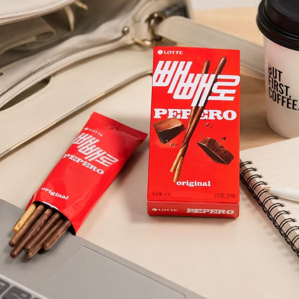 Lotte Pepero Bastoncini di Biscotto al Cioccolato 47g | Bastoncini di biscotto croccanti ricoperti da cioccolato liscio, gusto ricco di cioccolato