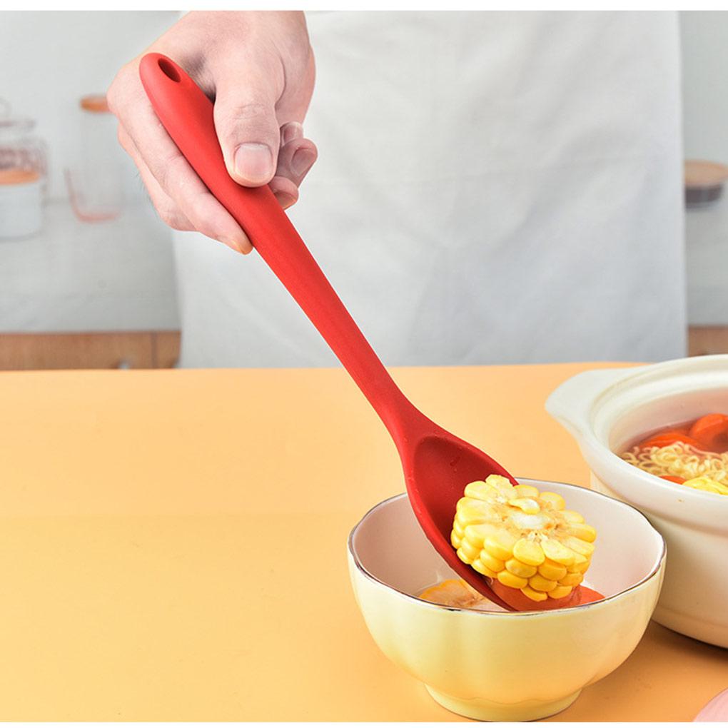 Lžíce s rukojetí, lžíce na jídlo, kuchyňská lžíce, míchací naběračka na máslo, nádobí pro domácí jídelnu, restauraci