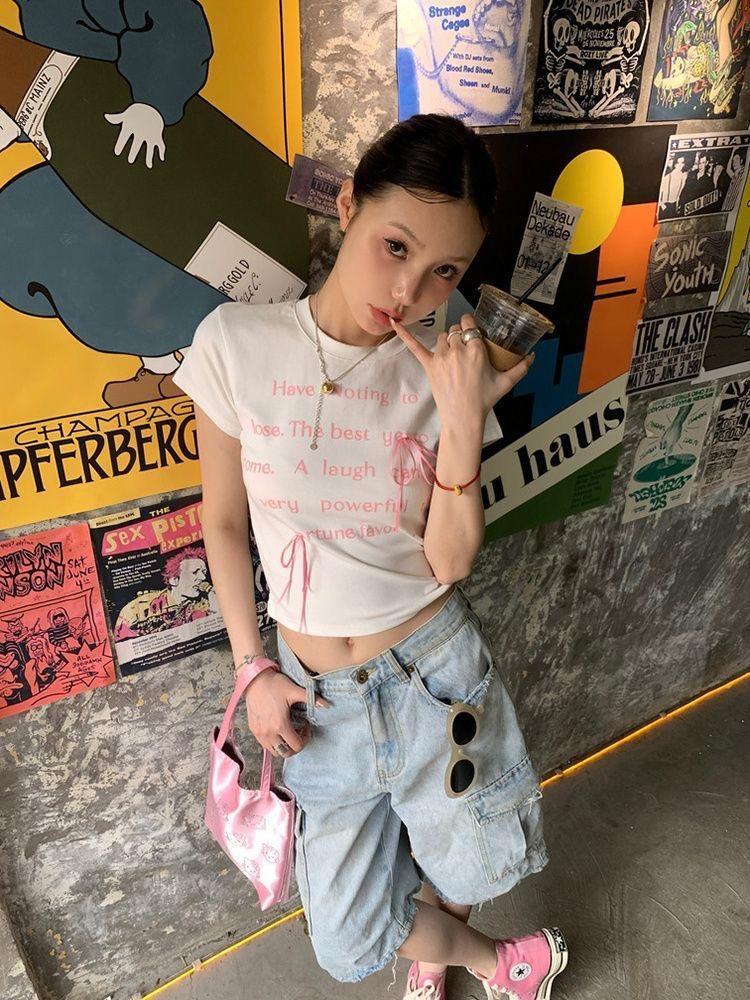 Tricou estetic cu litere dulci cu imprimeu pentru femei cu fundă de vară, elegant, drăguț, îmbrăcăminte slim fit, moda coreeană, topuri cu gâtul în formă de O, îmbrăcăminte de stradă