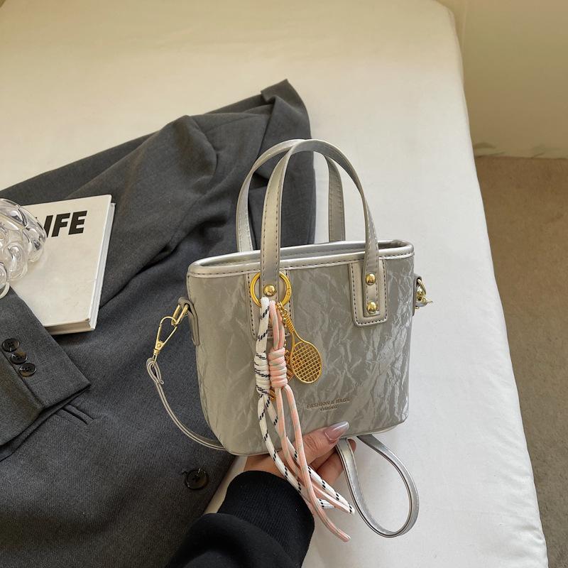 

Премиальная маленькая сумка-тоут для ручной клади, женская новая модная сумка через плечо, нишевая простая повседневная сумка-мессенджер серебряный