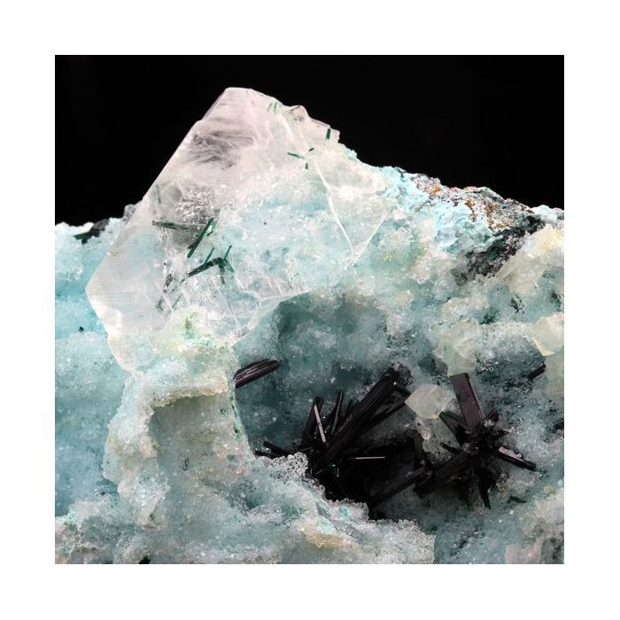 Pierres et Minéraux. Atacamite, Gypse, Chrysocolle. 1308.0 ct. Lily Mine, Pisco Umay, Ica, Perou.