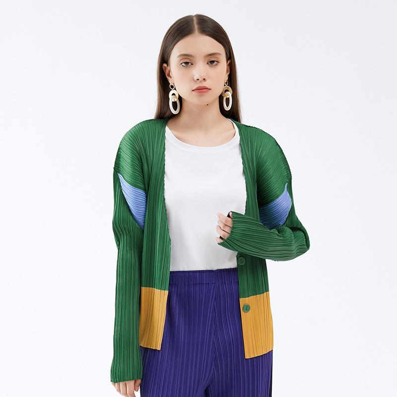 Miyake Spring 2025 Women's Japanese Style Cardigan: Contrast Color, Pleated Long Sleeve, Loose Casual Fit.