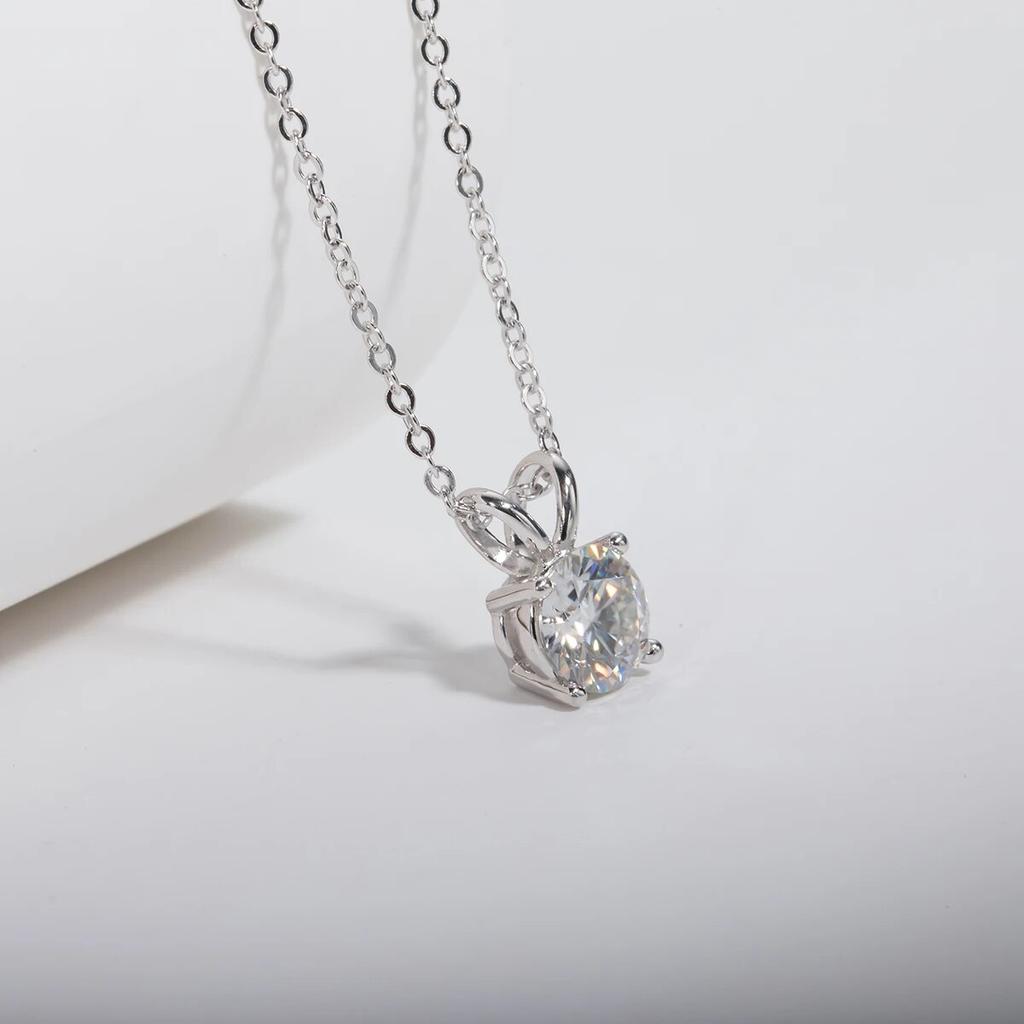 1ct D färg Moissanite Diamond 18K guldpläterad fyra klor hänge halsband Jubileumspresenter