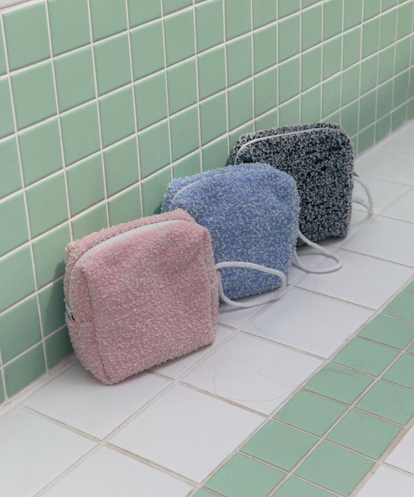 38Comeoncommon Boucle Pouch (Light Pink)
