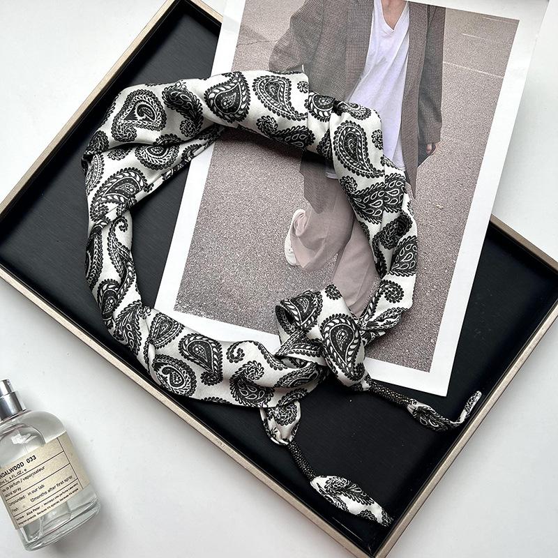 

Универсальный шарф из искусственного шелка, японский студенческий женский шарф, маленькая шаль, милый треугольный шарф, тонкий 105cm