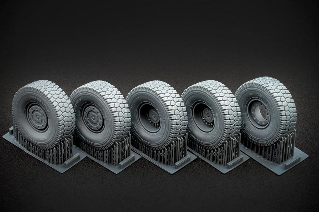 Scale-X 1/35 Ukrainian Armored Vehicle Kozak-2 Weight-Deforming Wheel Set (5 pieces) (for ICM) Plastic Model Parts SCXWM35006S (Military Vehicle)