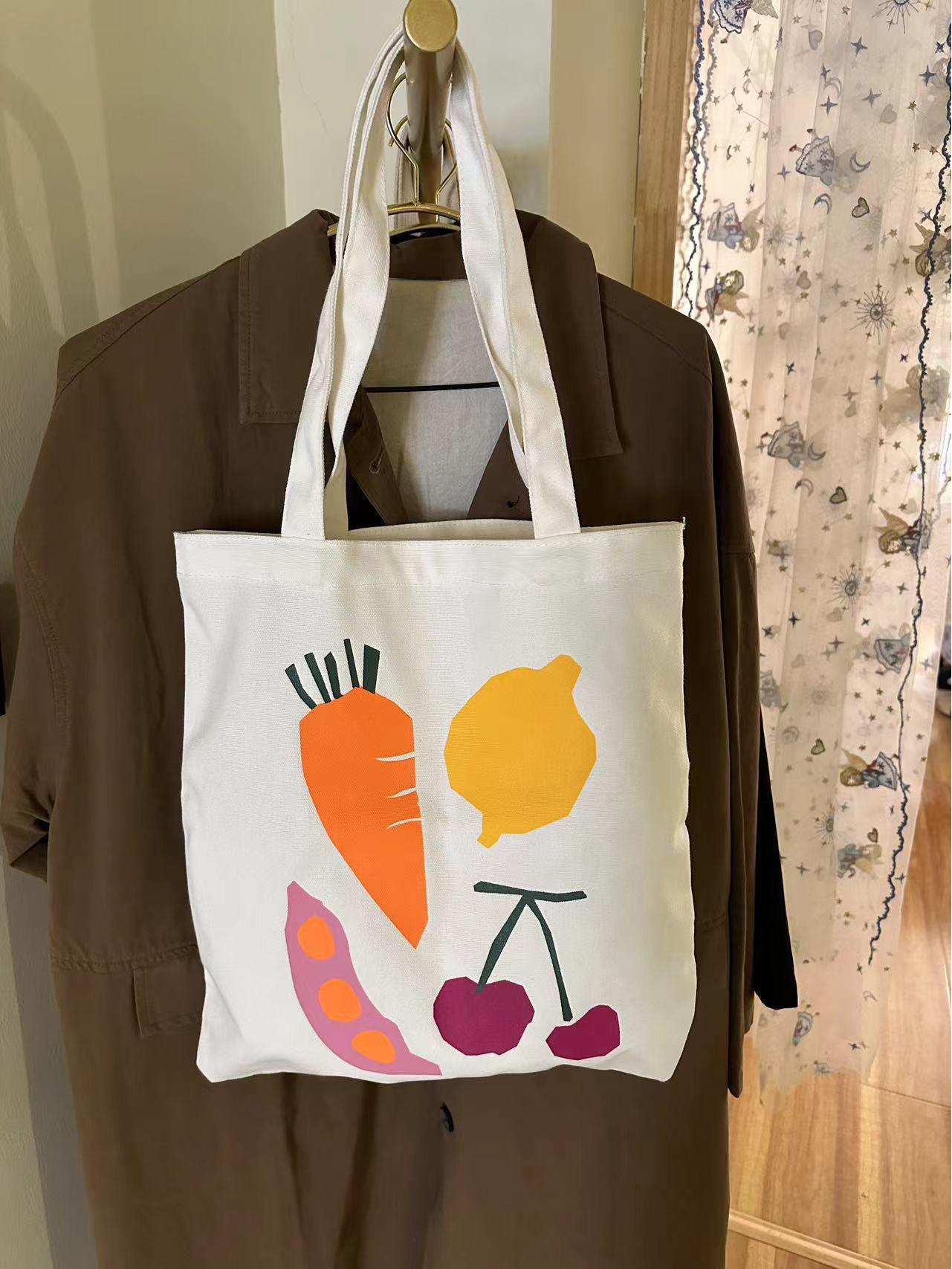 Холщовая сумка-тоут с клубникой и морковью - Корейский стиль, Универсальная, Большая вместимость