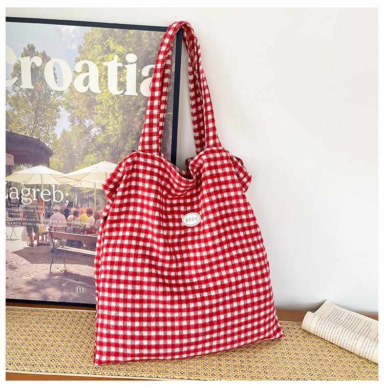 

Корейская версия модной клетчатой сумки-багета большой вместимости женская сумка универсальная 2024 новая сумка-тоут сумка через плечо