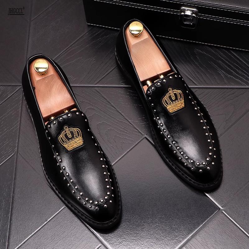 Mode Neu Luxus Königlicher Stil Herren Handgefertigte Stickerei Krähenmuster Exotische Designer Slipper Modemarke Lässige Hochzeitsschuhe A9
