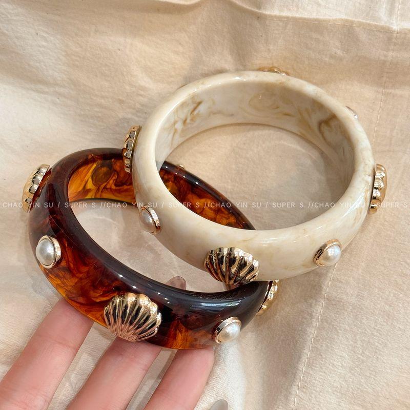 Maillard Brown Resin Shell Pearl Bracelet for Women, Bohemian Retro Seaside Bracelet, Exaggerated Bracelet