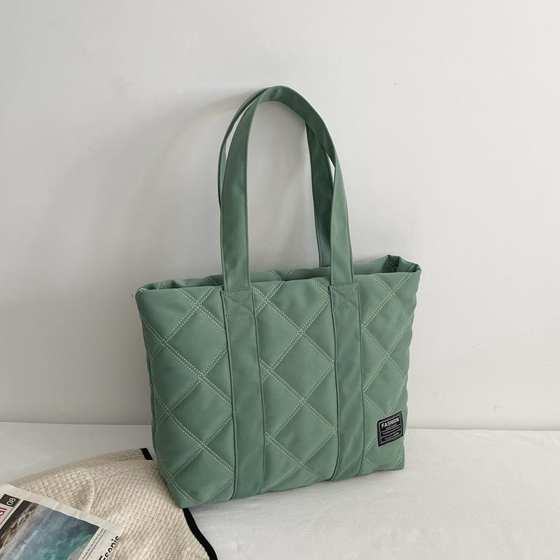 New Fashiable Flow Large Capacity Casual Lightweight Nyl Handbag Ladies Fashiable Street One Shoulder Package