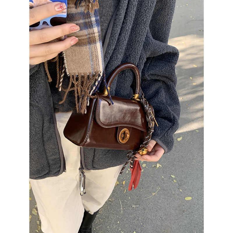 Sac pour femme nouveau sac portable automne et hiver pour femme sac carré rétro petit sac à bandoulière messager multifonctionnel bagages