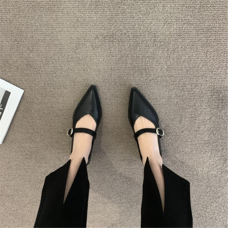 Hong Kong British style pointed Mary Jane single shoes women's 2025 spring new Korean version fashion retro light mouth small leather shoes