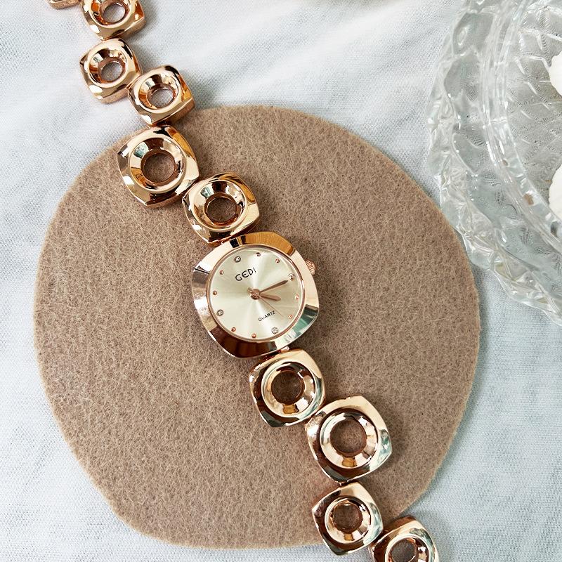 Light Luxury Irregular Bracelet Watch Temperament Art High-End Quartz Watch Women'S Outer Circle Inner Alloy Watch