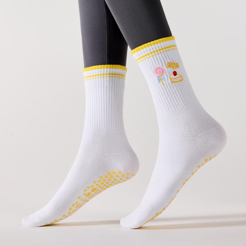 New Cotton Pilates Socks Harajuku Street Sweat-absorbent Yoga Socks Casual Breathable Cherry Embroidery Socks