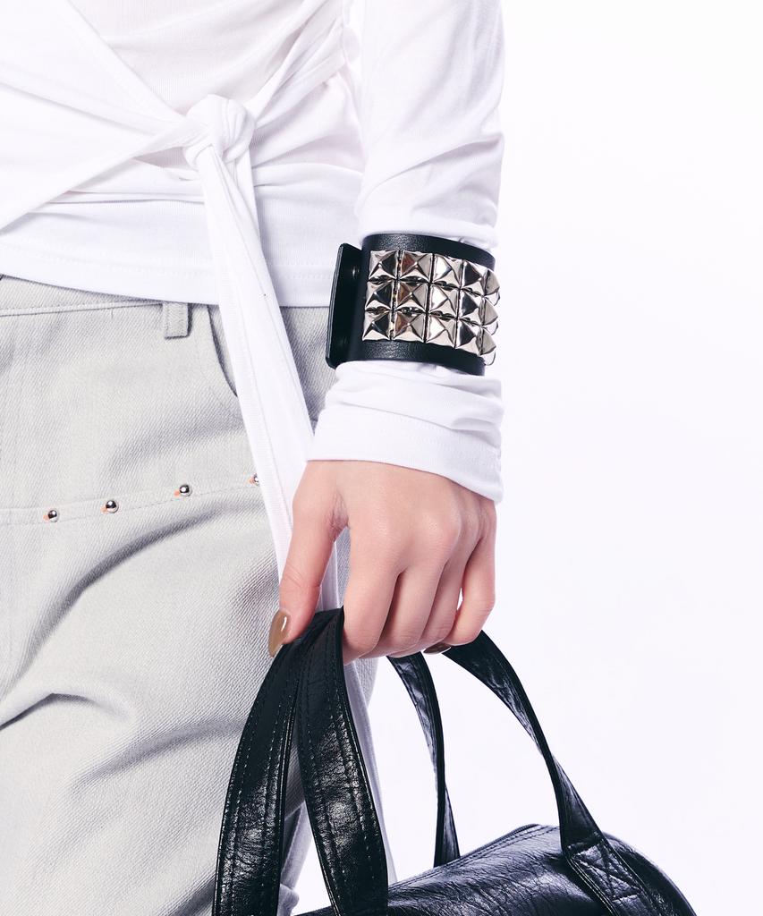 Setup-Exe Square Stud Bracelet / Black