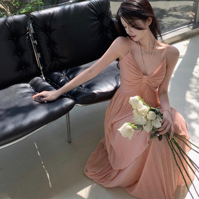 Sweet and Sexy Neck Sling Dress, Summer Temperament, High-end Seaside Vacation Dress, Waist Pleated Skirt