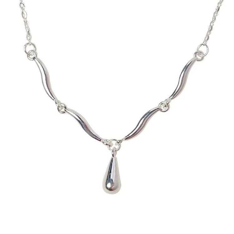 Water Drop Necklace Women's Light Luxury Ins Simple Dress Neck Chain Fresh and Elegant Design Versatile Niche Sweater Chain