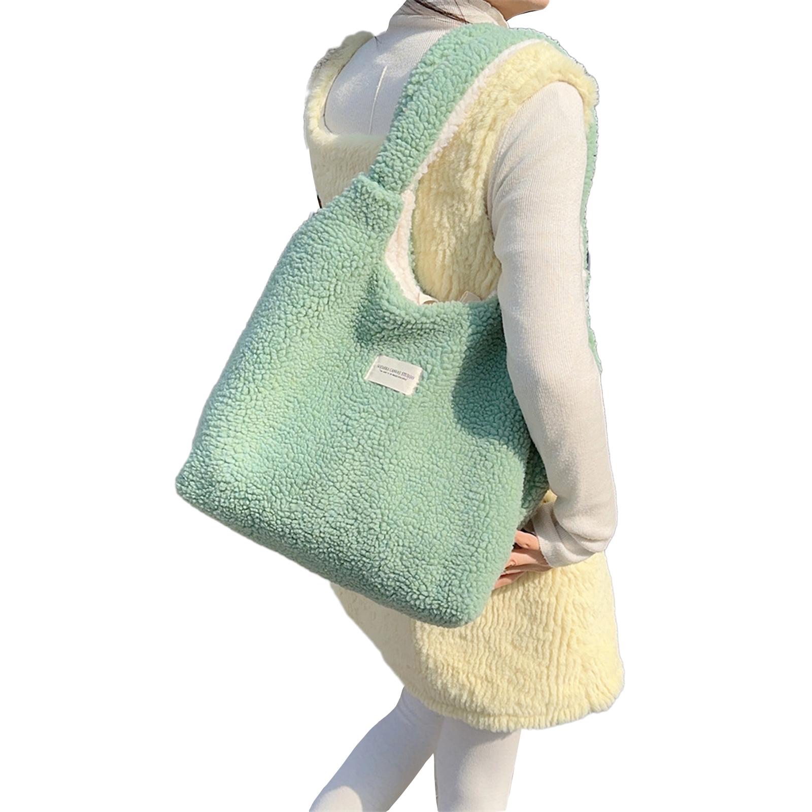 

Модна двостороння жіноча сумка через плече. Універсальна та зимова тепла сумочка зі штучної вовни ягняти. Пухнаста плюшева сумка. зелений