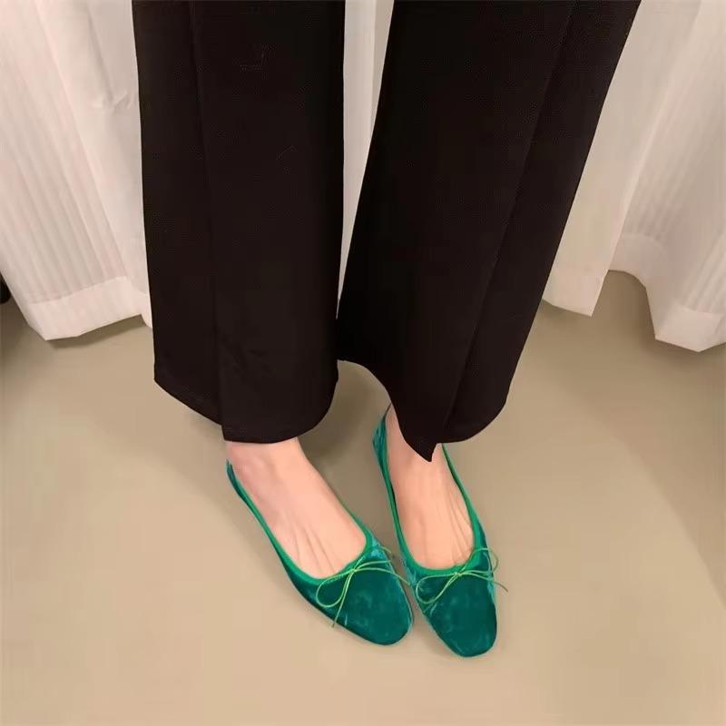Elegant Velvet Ballerina Shoes Woman  Luxury Velour Ballet Flats Ladies Retro Round Toe Bowknot Shallow Loafers  In Red Green