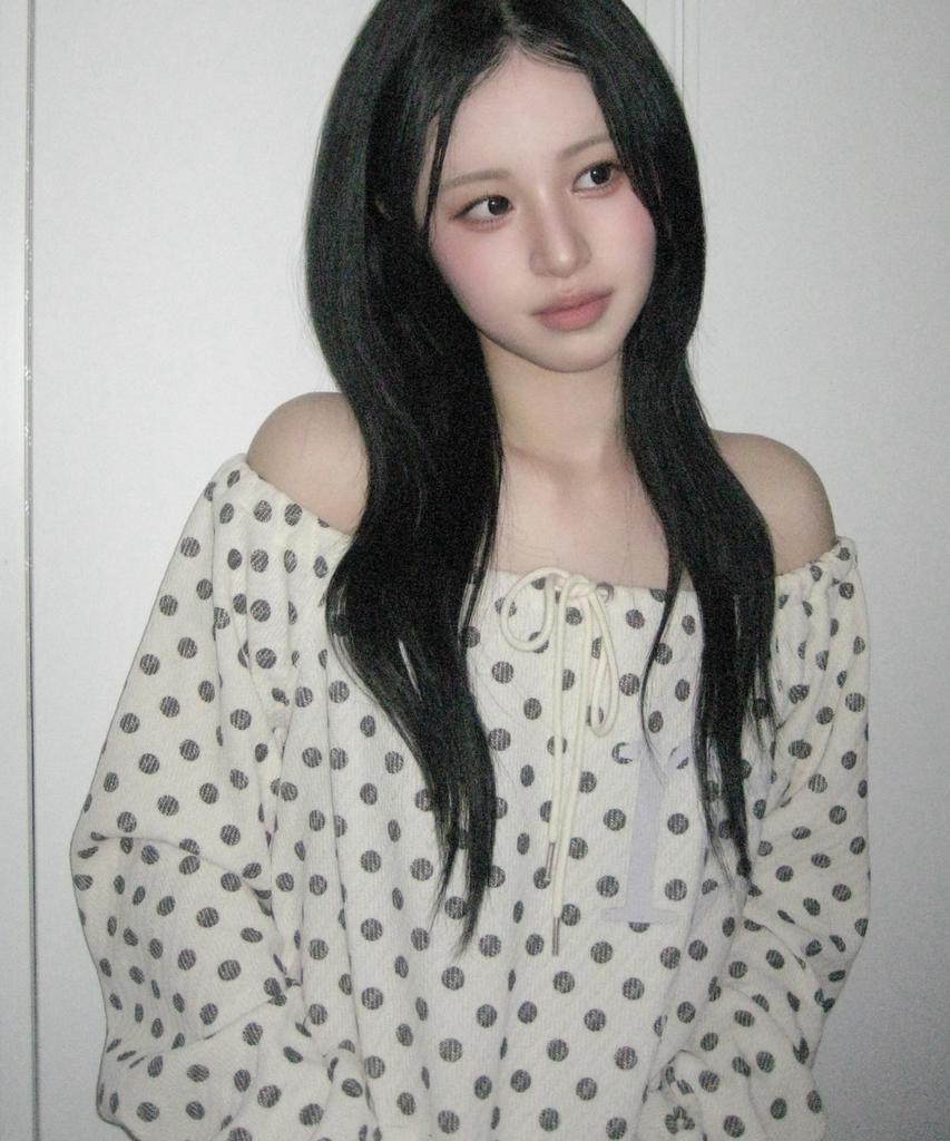 Loginaenloji Dotted Pocket String Point Long Sleeve Cream Charcoal