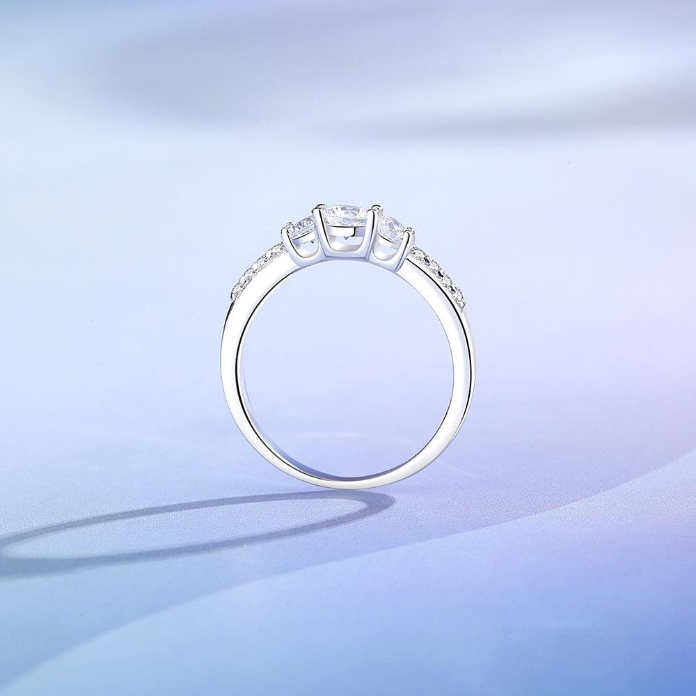 Anello da Donna S925 in Argento Stile Europeo-Americano con Tre Pietre Moissanite Pavé Anello di Lusso con Diamanti