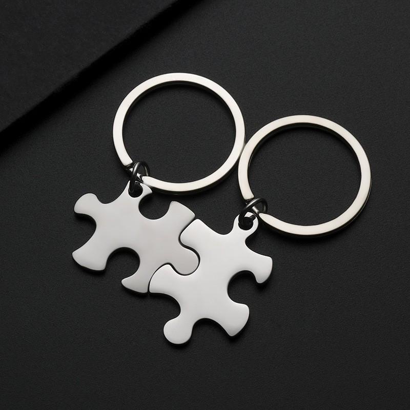 Portachiavi Puzzle in Acciaio Inossidabile con Incisione Laser Colorata - Perfetto per Regali di Festival.