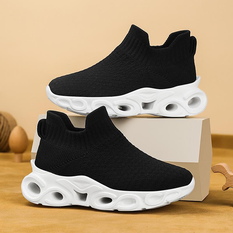 Children's fly-woven sports shoes spring and summer new boys and girls breathable mesh lightweight versatile one-pedal socks shoes
