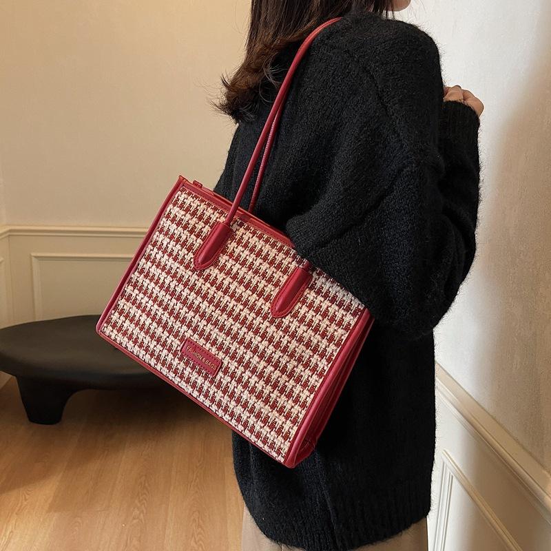 Red Thousand Birds Gotot Bag Women's 2025 New Fashion and Popular Versatile Commuter Shoulder Bag Bridal Wedding Bag