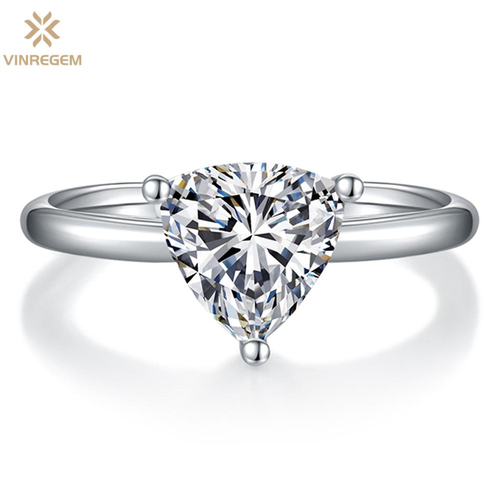 

Vinregem Classic, 100% стерлинговое серебро 925 пробы, 3EX VVS1 D, цветной треугольник, 2 карата, 8 мм, настоящее кольцо с муассанитом и бриллиантами для женщин, ювелирные изделия, подарки на помолвку US 4.5 - 2 CT белый