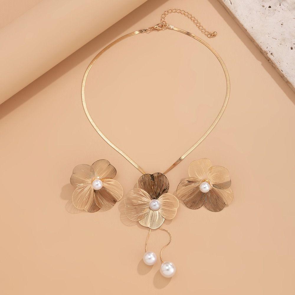Hollow Flower Jewelry Set Copper Women Jewelry Suit Sweet Petal Earrings Necklace Suit Girls