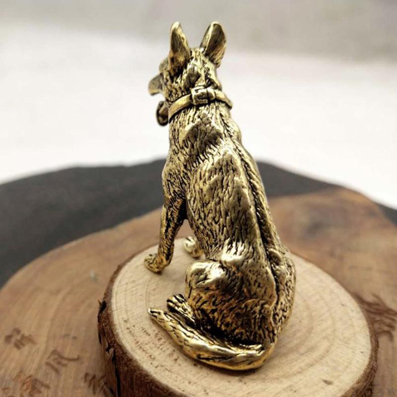 Mosazný kov Socha psa Lucky Fortune Malá ozdoba Vintage Malé štěně Čínské stolní čajové zvířátko Sedící vlk Figurky zvířat