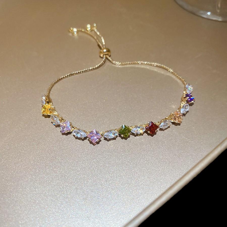 Exquisite Zirconia Star Flower Bracelet: Fashionable, Versatile, and Elegant Women's Hand Jewelry